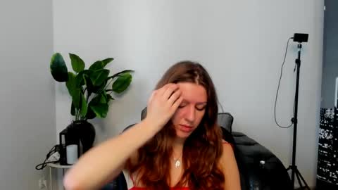Snapshot of lunaa_x44 chatting on July 8, 2026, 7:24 am lunaa_x44 online show from July 8, 2026, 7:24 am