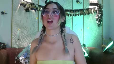 Luna online show from November 4, 2025, 4:00 am