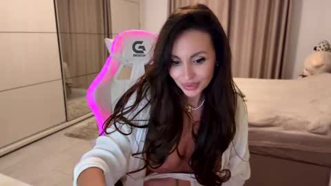 Snapshot of lunabex chatting on April 20, 2026, 6:20 pm LunaBex online show from April 20, 2026, 6:20 pm