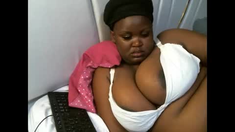 lunabloom01 online show from November 16, 2025, 8:47 pm