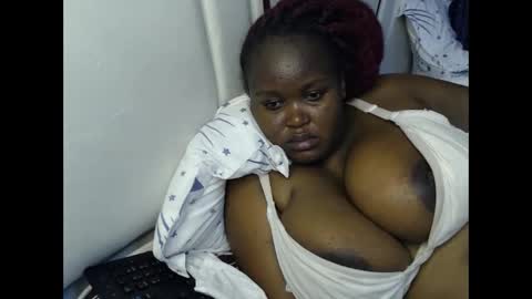 lunabloom01 online show from January 17, 2026, 9:29 pm