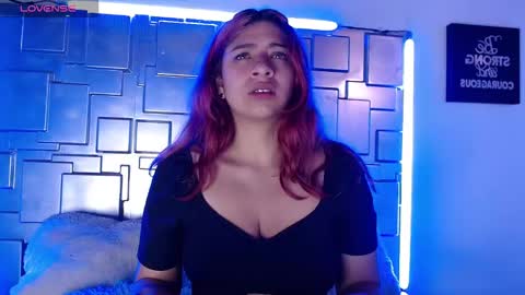 lunabloom2 online show from February 11, 2026, 5:51 pm