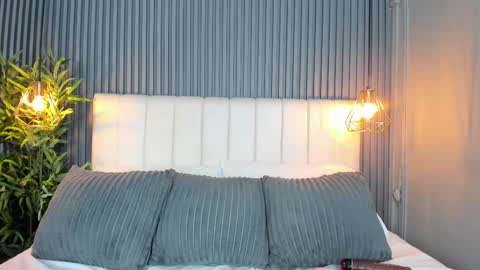 Luna  online show from October 8, 2025, 6:05 pm