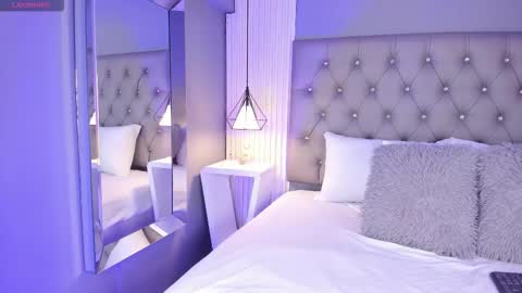 Luna  online show from December 20, 2025, 5:09 pm