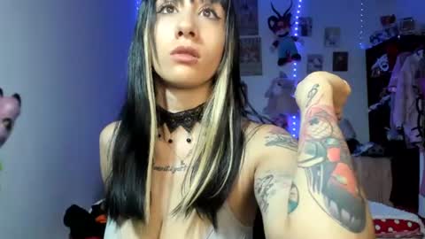 Snapshot of lunacristal_moon chatting on August 3, 2026, 12:32 pm lunacristal_moon online show from August 3, 2026, 12:32 pm