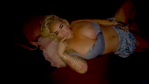 Snapshot of lunadaddysgirl chatting on May 27, 2026, 6:10 am Luna Daddys Girl online show from May 27, 2026, 6:10 am