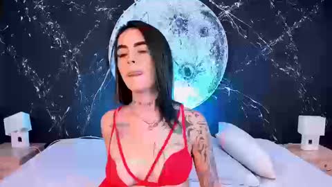 Luna  online show from September 19, 2025, 9:15 pm