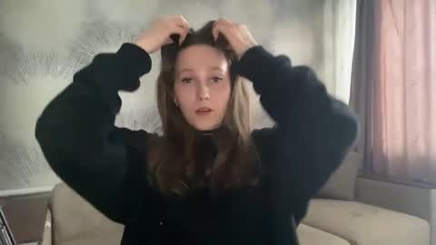 lunafeather online show from January 17, 2026, 10:20 am