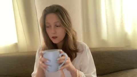 lunafeather online show from February 9, 2026, 3:43 am