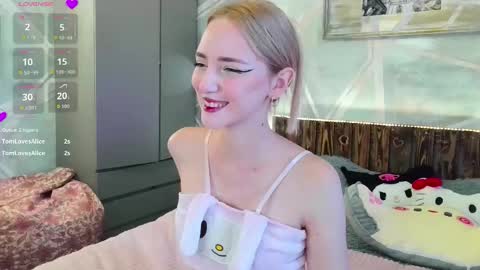 Luna online show from September 11, 2025, 8:36 am