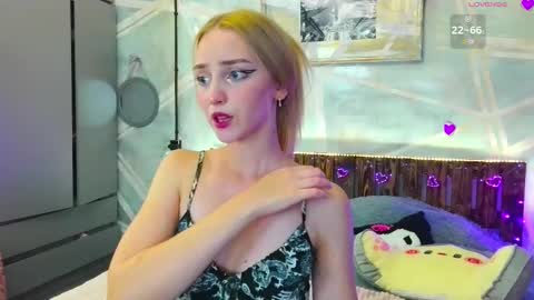 Luna online show from September 19, 2025, 2:51 pm