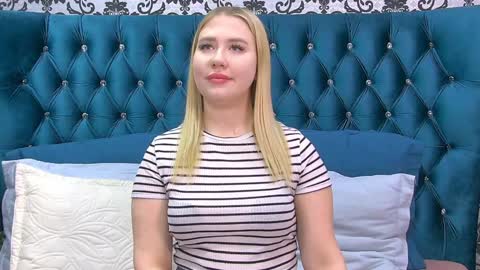 LunaHouston online show from December 20, 2024, 2:08 am