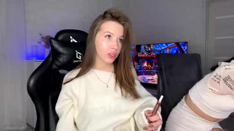 lunail online show from November 21, 2025, 8:13 am