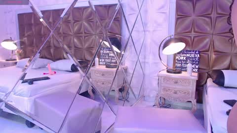 Luna  online show from April 4, 2026, 12:35 pm