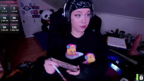 Luna online show from October 24, 2025, 5:04 am