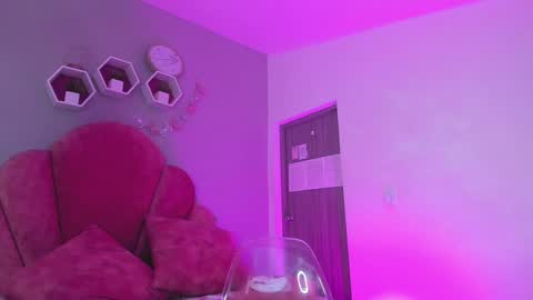 I M  L U N A  online show from December 23, 2024, 2:28 pm