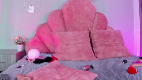 I M  L U N A  online show from January 9, 2025, 6:48 am