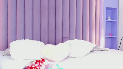 I M  L U N A  online show from February 6, 2025, 2:55 am