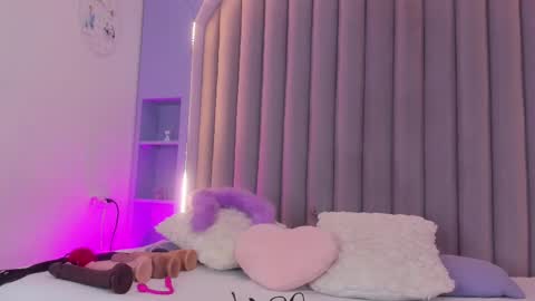 I M  L U N A  online show from February 21, 2025, 2:39 am