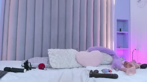 I M  L U N A  online show from March 6, 2025, 9:03 am