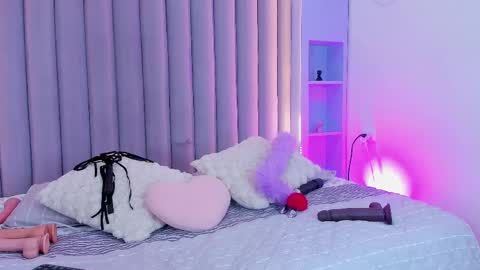 I M  L U N A  online show from March 8, 2025, 3:17 am