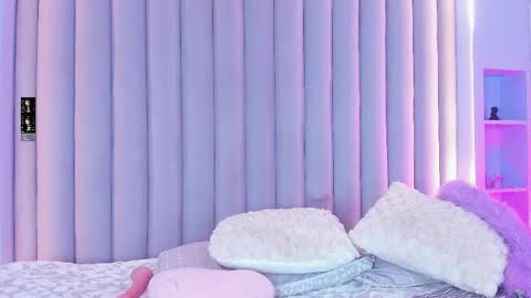 I M  L U N A  online show from March 8, 2025, 6:21 am
