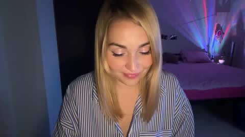 Snapshot of lunali_ chatting on October 30, 2025, 11:27 pm Lana online show from October 30, 2025, 11:27 pm