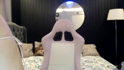 LUNA online show from April 18, 2026, 6:28 am