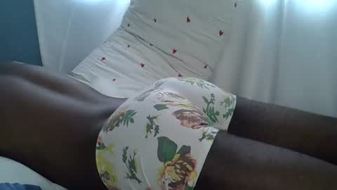 Snapshot of lunalove22_ chatting on October 31, 2025, 4:35 am lunalove22_ online show from October 31, 2025, 4:35 am