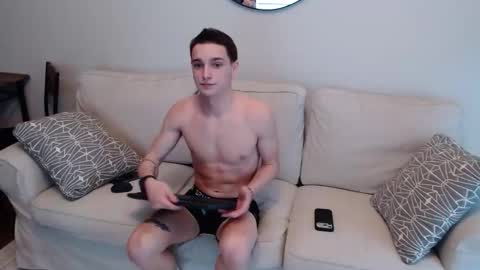 lunalustt online show from February 16, 2026, 7:43 pm