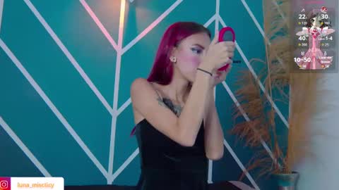 Luna online show from September 26, 2025, 7:51 pm