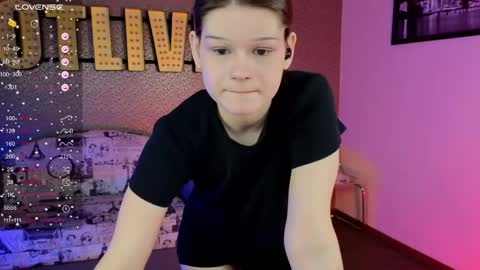 Luna online show from April 17, 2026, 12:08 pm