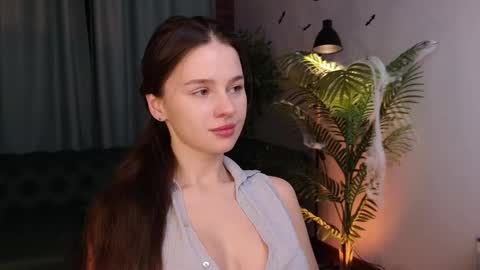 lunaolivia_ online show from October 28, 2025, 12:52 pm