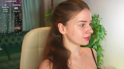 lunaolivia_ online show from May 5, 2026, 1:30 pm