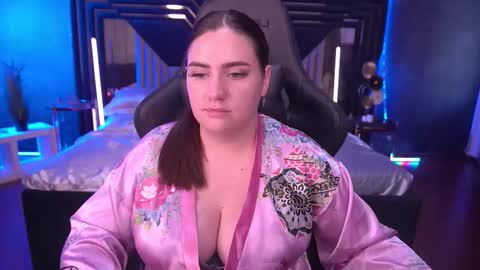 Luna online show from September 8, 2025, 2:38 pm