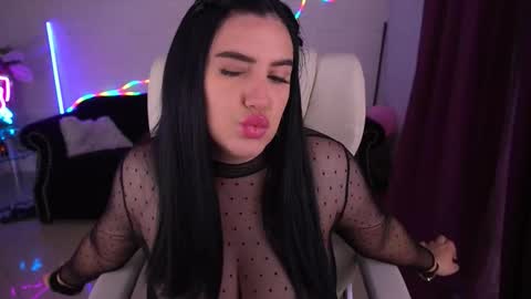 Luna online show from October 8, 2025, 12:36 pm