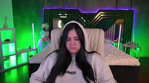 Luna online show from October 28, 2025, 3:14 pm