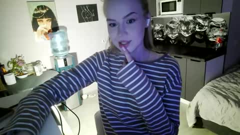 lunapeony online show from February 2, 2026, 6:17 pm