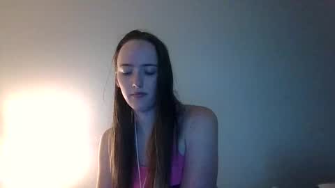 Snapshot of lunapixie2020 chatting on April 16, 2026, 9:39 pm lunapixie2020 online show from April 16, 2026, 9:39 pm