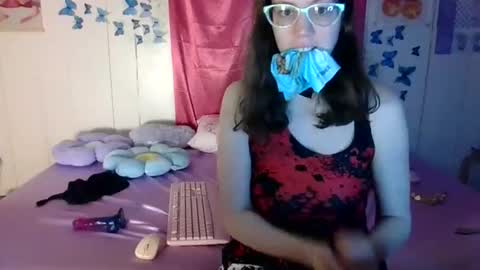 lunaquinn45 online show from October 27, 2025, 10:25 pm