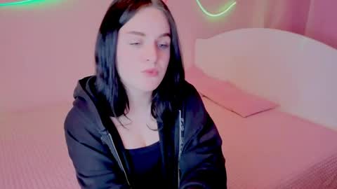 Valeria online show from April 15, 2026, 7:43 pm