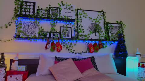 Luna Rishi online show from December 26, 2024, 1:10 pm