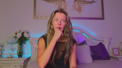 Luna Rishi online show from September 24, 2025, 11:57 am