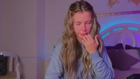 Luna Rishi online show from October 11, 2025, 11:42 am