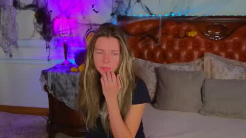 Luna Rishi online show from October 27, 2025, 6:17 am