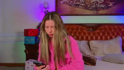 Luna Rishi online show from December 15, 2025, 6:06 am