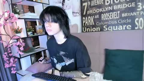 Snapshot of lunaroffset chatting on June 1, 2026, 5:09 am Matthew online show from June 1, 2026, 5:09 am