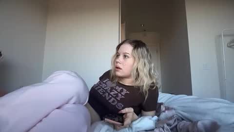 Snapshot of lunarose17 chatting on January 17, 2026, 8:56 pm lunarose17 online show from January 17, 2026, 8:56 pm