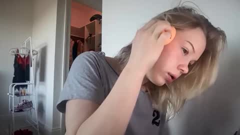 Snapshot of lunarose17 chatting on February 5, 2026, 7:07 pm lunarose17 online show from February 5, 2026, 7:07 pm