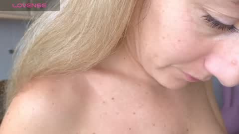  Luna online show from April 17, 2026, 1:14 pm